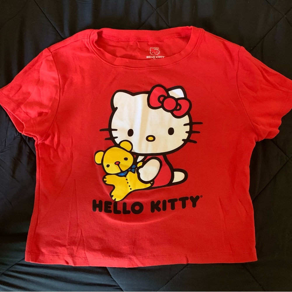 hello kitty cropped t-shirt